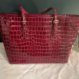 NWT Michael Kors Voyager Large Tote- Berry